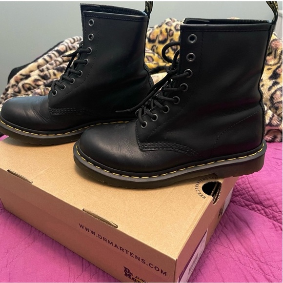 EUC 1460 WOMEN'S NAPPA LEATHER LACE UP BOOTS SZ7 - Picture 10 of 10